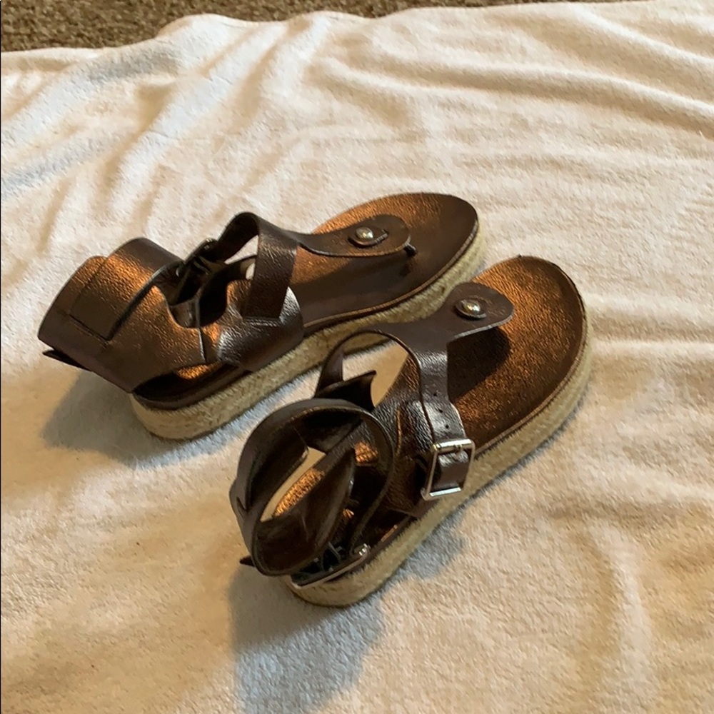 Dark grey sandal